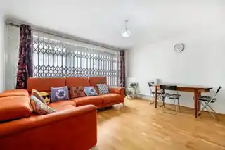 2, Winkley Court, Eastcote Lane, photo 2