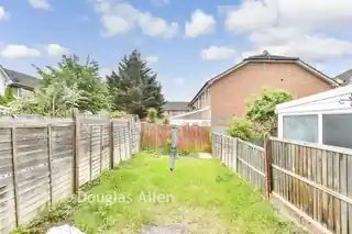 2 Wisteria Close, photo 2