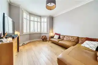 20 Balfour Road, photo 2