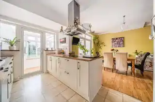 20 Castleford Avenue, photo 3