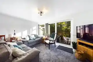20 Chamberlain Lane, photo 3