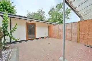 20 Coldershaw Road, photo 4