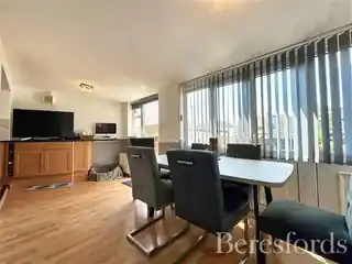 20 Fernbank Avenue, photo 3