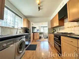 20 Fernbank Avenue, photo 2