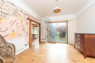 20 Glenbuck Road, photo 2