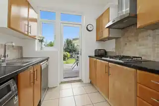 20 Lancaster Avenue, photo 4