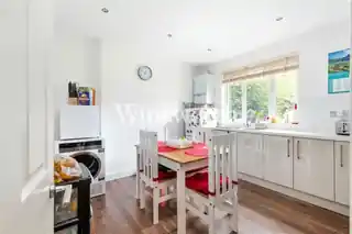 20 Langham Close, photo 4