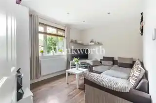 20 Langham Close, photo 2