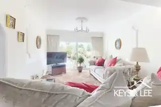 20 Lodge Lane, photo 4