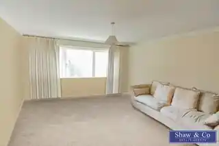 20 Memorial Close, photo 2