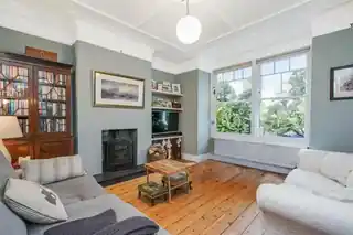 20 Midhurst Road, photo 2