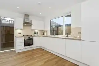 20 Pear Tree Close, photo 2