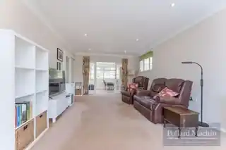 20 Riding Hill, photo 3
