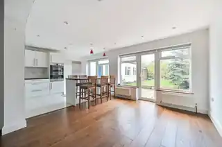 20 Selkirk Road, photo 4