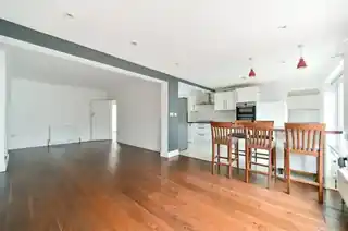 20 Selkirk Road, photo 2