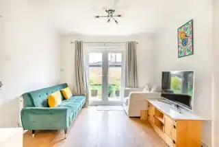 20 Townsend Way, photo 3