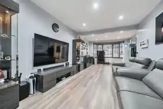 20 Vernon Drive, photo 2
