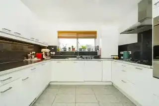 20 Waterside Close, photo 3
