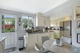 20 Westfield Park Drive, photo 3
