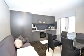 20 Woodpecker Close, photo 4