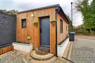 20 Woodpecker Close, photo 2