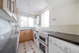 200 Central Road, photo 3