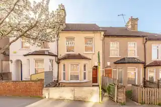 200 Holmesdale Road, photo 2