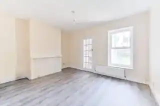 200 Holmesdale Road, photo 3