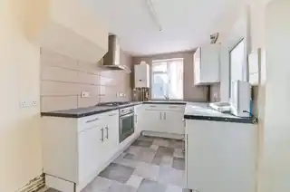200 Holmesdale Road, photo 4