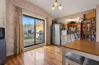 201 Buckhurst Avenue, photo 3