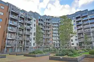 202 Seren Park Gardens, photo 2