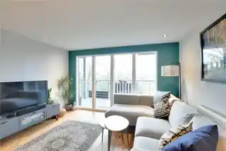 202 Seren Park Gardens, photo 4