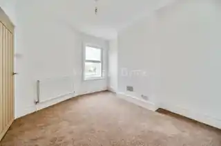 203 Lyndhurst Road, photo 4