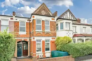 203 Lyndhurst Road, photo 3