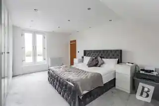 207 Marlborough Road, photo 2