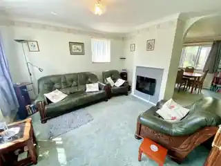 208 Ellenborough Road, photo 3