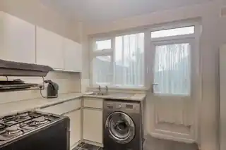 208 Panfield Road, photo 4