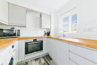 209 Autumn Drive, photo 3