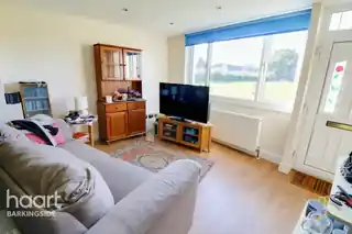 209 Oaks Lane, photo 2