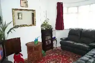 209A Fullwell Avenue, photo 2