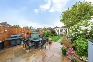 21 Ashcroft Road, photo 3