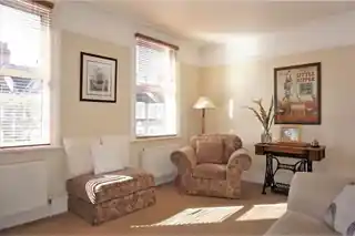 21 Bradgate Road, photo 2