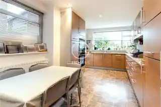 21 Brinsdale Road, photo 2