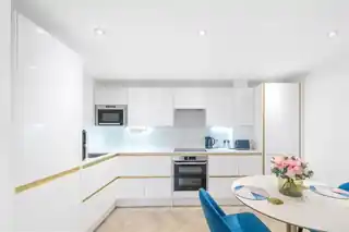 21 Burghley Hall Close, photo 2