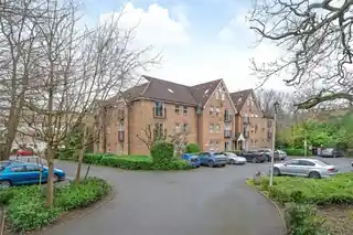 21 Burghley Hall Close, photo 3
