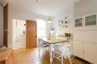 21 Chalford Road, photo 3
