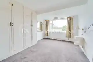 21 Cotswold Way, photo 3
