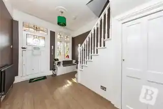 21 Courtenay Gardens, photo 2