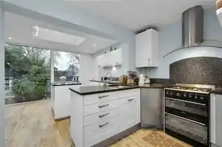21 Cranes Park Crescent, photo 2