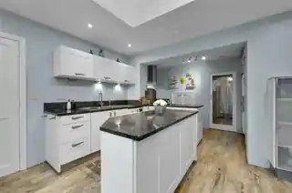 21 Cranes Park Crescent, photo 3